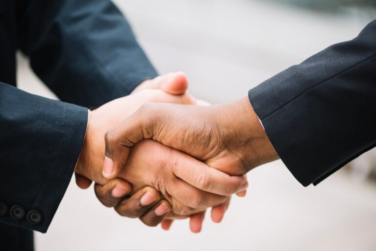 Contrat de Travail respectant le code du travail local